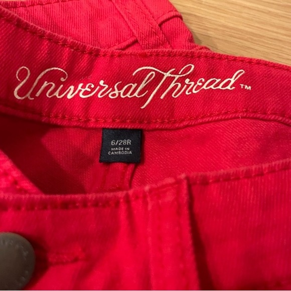 🇺🇸 Universal Thread Red High Rise Shortie Cut Off Jean Shorts 6 / 28R - Picture 7 of 11